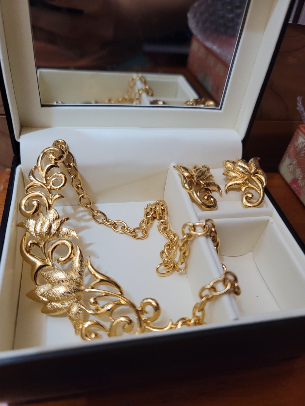 Avon 1995 Gold Floral Statement Necklace & Clip Earrings Set